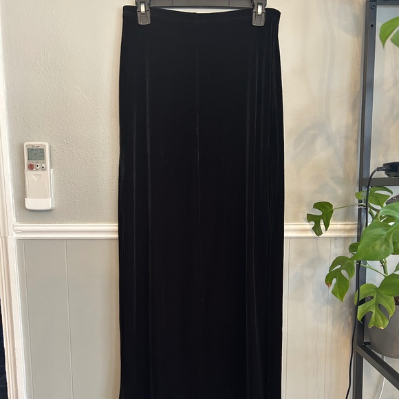 Tadashi velour black long skirt - Picture 1 of 11